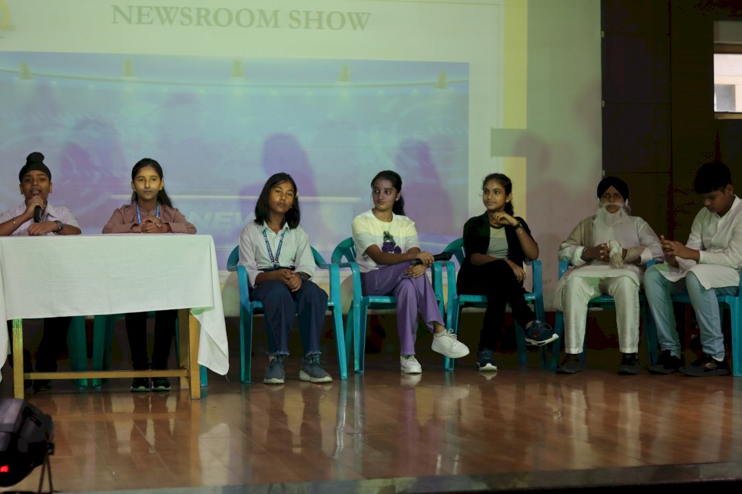 NEWS ROOM SHOW